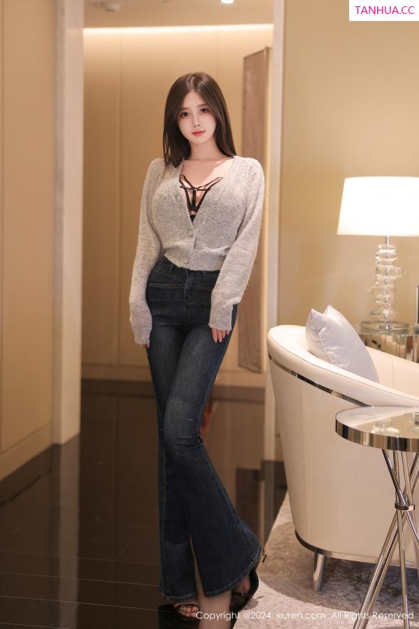 [XiuRen]高清写真图 2024.07.04 No.8806 奶喵喵 美腿黑丝